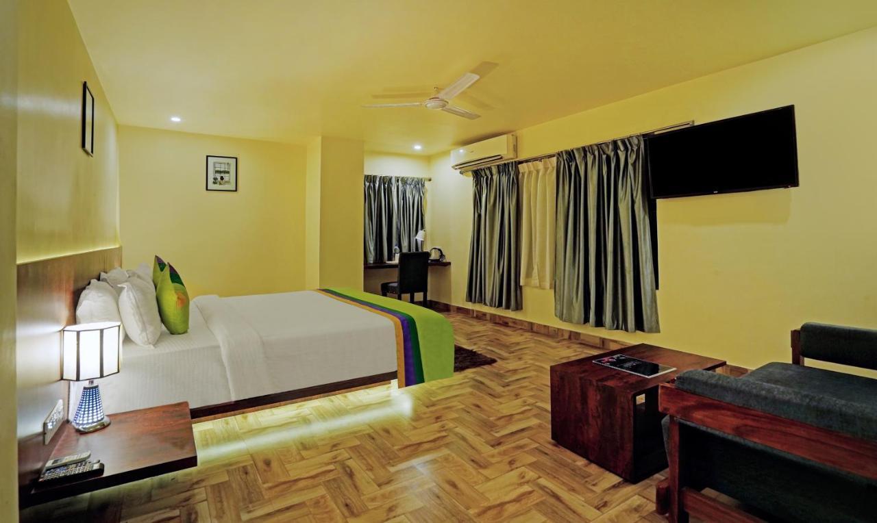 Treebo Golden Nest Hotel Bhubaneswar Exterior foto