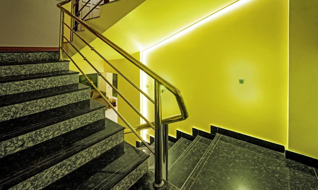 Treebo Golden Nest Hotel Bhubaneswar Exterior foto