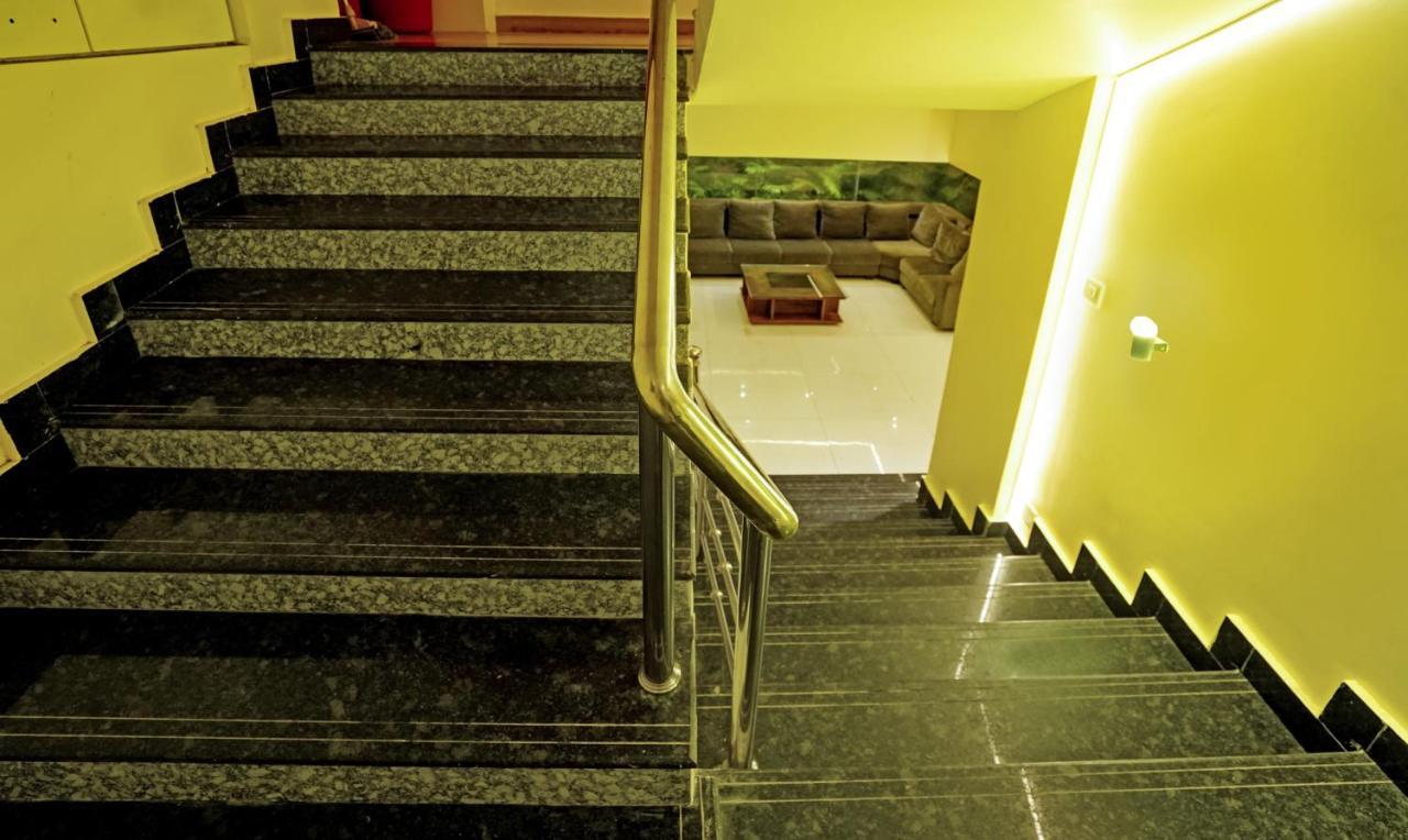 Treebo Golden Nest Hotel Bhubaneswar Exterior foto